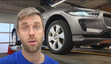 (VIDEO) Un mecanic finlandez a rămas perplex când a descoperit un preţ de 128.000 euro pentru bateria unui Jaguar I-Pace electric | PiataAuto.md