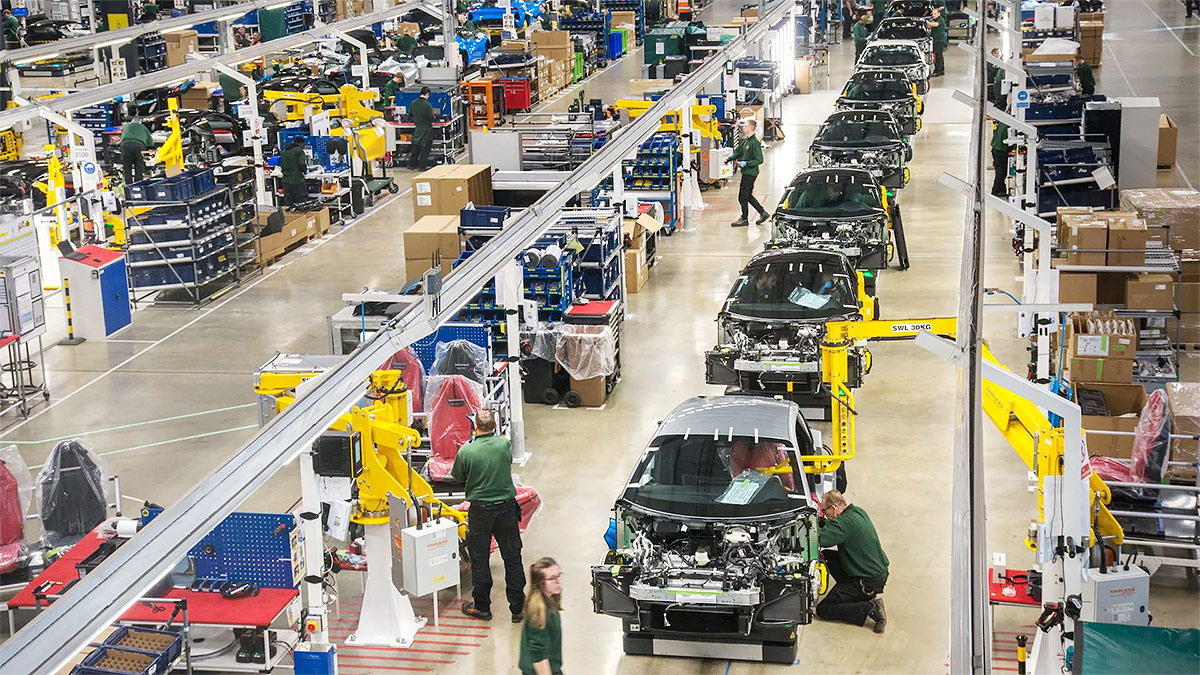 Britanicii şi olandezii au aflat cu stupoare că Lotus, deţinut de chinezi, îşi închide oficiul central din Europa, deşi a promis că n-o va face, şi devine un producător chinez | PiataAuto.md