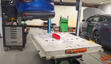 (VIDEO) Un mecanic finlandez a arătat cum o singură celulă din 96 în bateria lui Skoda Enyaq i-a redus autonomia maşinii electrice la doar 50 km | PiataAuto.md