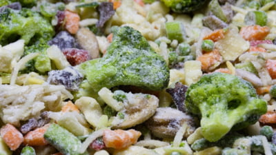 3 chefi au fost întrebați ce legumă țin mereu în congelator: toți au ales-o pe aceeași. "O depășește adesea pe cea proaspătă"