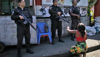 Cel puţin 60 de morți în timpul unei operaţiuni antidrog la Rio de Janeiro, cea mai amplă din istoria statului. Aproape 2.500 de agenţi de poliție au fost mobilizaţi