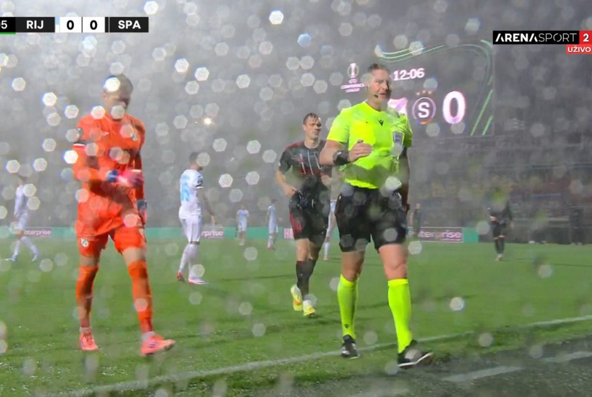 Meci întrerupt în Conference League, la 4 minute după golul anulat de VAR