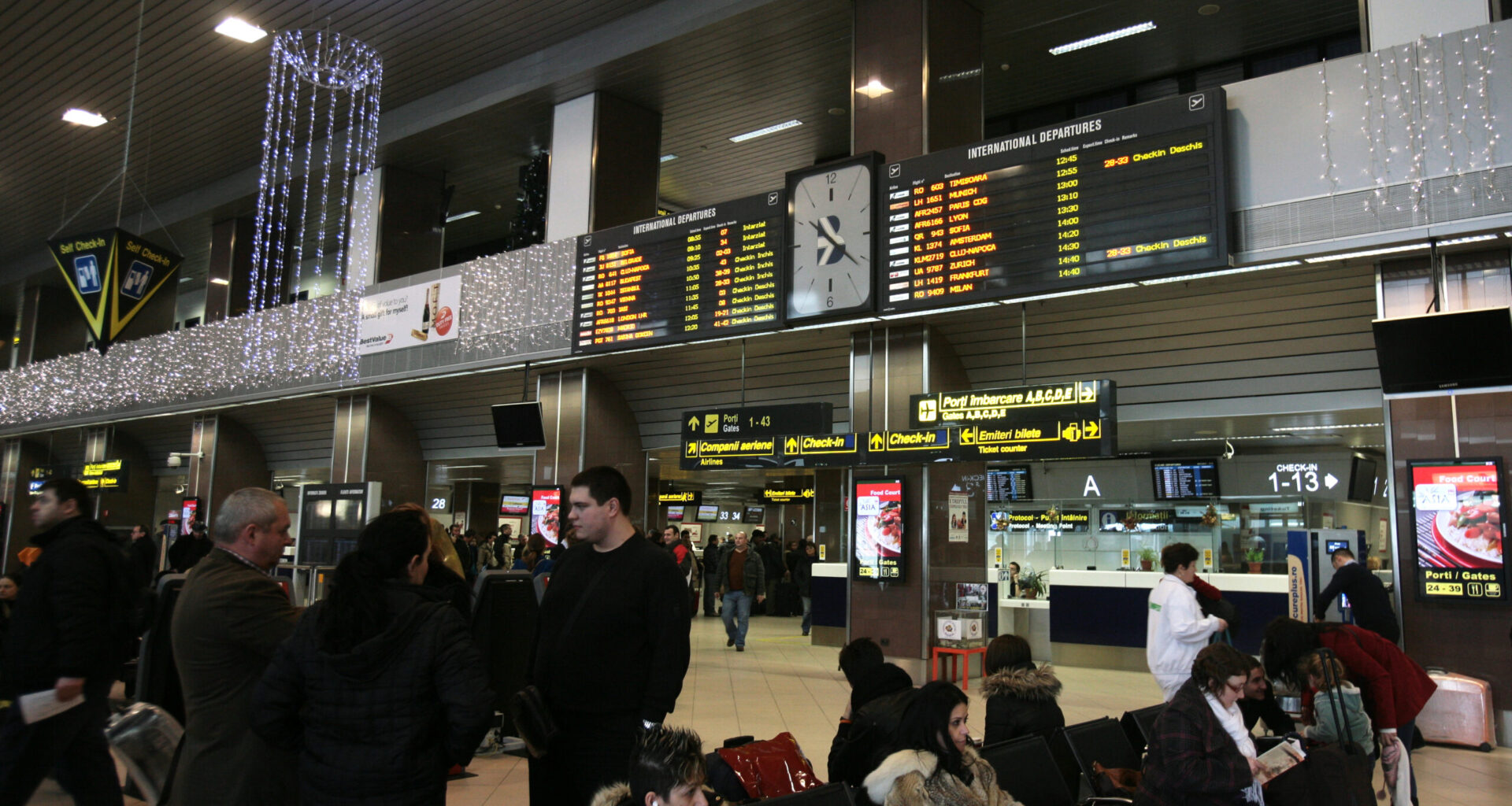 Aterizare de urgență la Otopeni. Patru pasageri ai cursei Istanbul-Londra, intoxicați cu fum / Ce a declarat British Airways