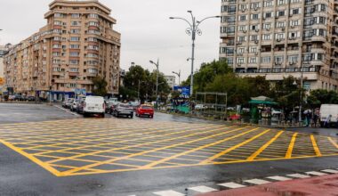 marcajul galben din Piața Victoriei
