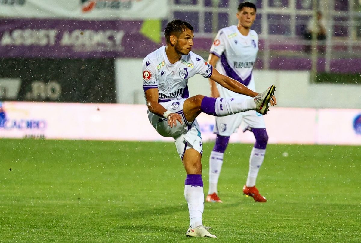 LIVE FC Argeș - Petrolul, duel de tradiție cu mize diferite » „Revelația” lui Andone visează la primul loc