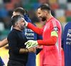 Gattuso, mulțumindu-i căpitanului Donnarumma pentru paradele sale la 3-0 cu Israel Foto: Imago