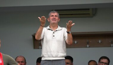 „Dobitocul ăla n-a citit mailul”