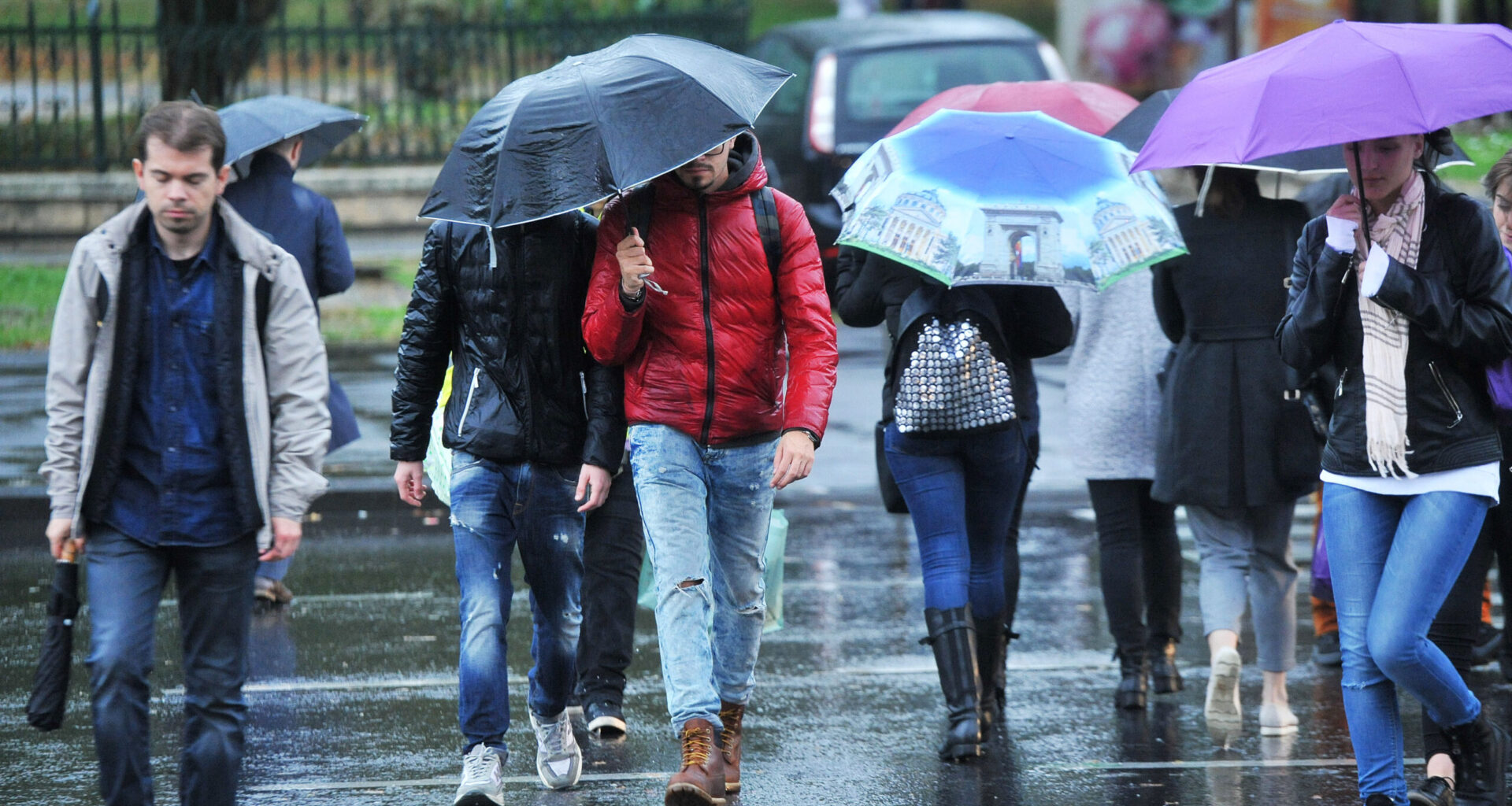Rafale de până la 85 km/h timp de 14 ore