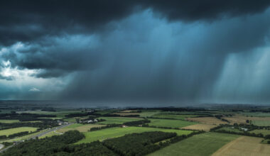 Cod roșu de ploi abundente în Dolj și Olt, cu până la 110 l/mp. Mai multe avertizări cod portocaliu și galben în vigoare în jumătate de țară / Harta județelor afectate