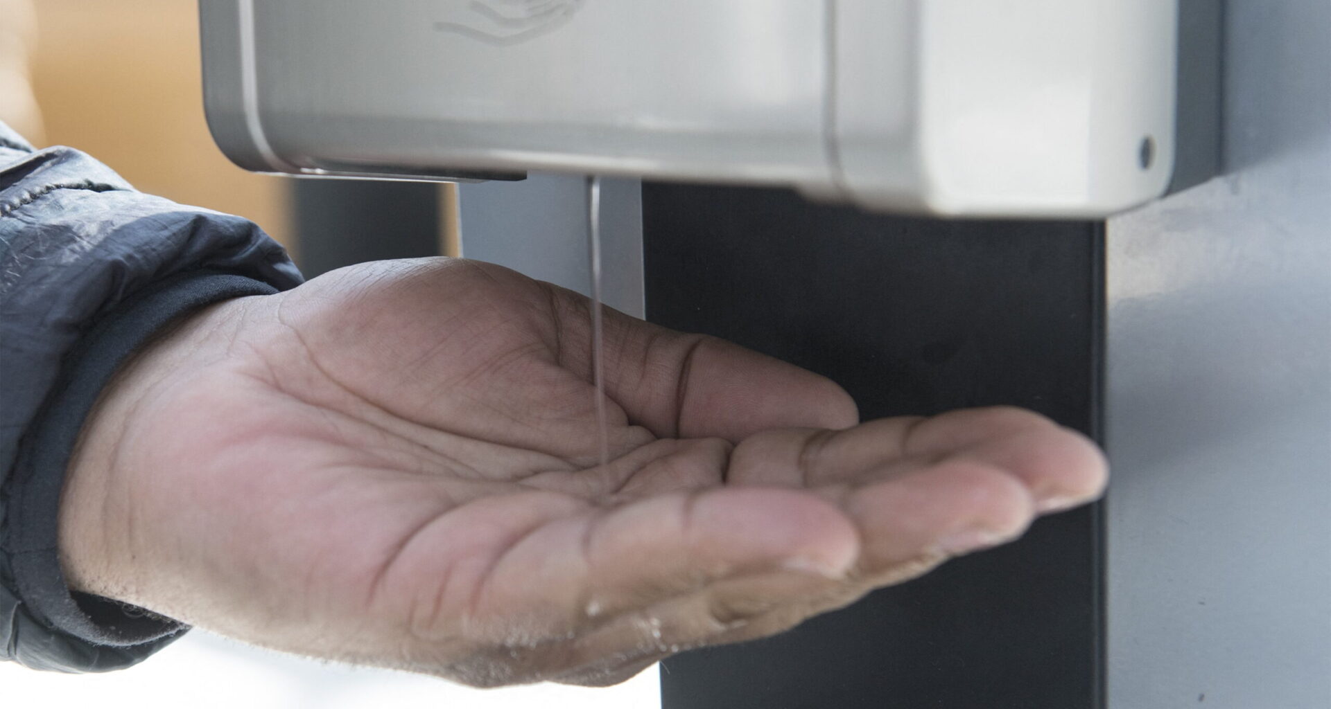 UE ia în considerare interzicerea etanolului în dezinfectanții de mâini pentru că ar crește riscul de cancer