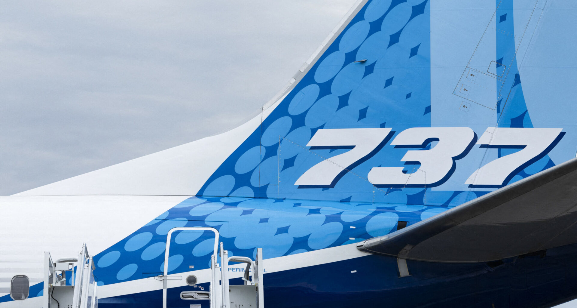 Un balon meteorologic pare să fie obiectul misterios care a lovit un Boeing la 11.000 de metri