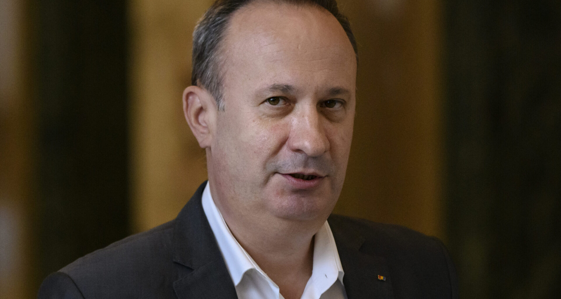 Adrian Câciu, despre achiziția de autoutilitare de către Cancelaria Prim-ministrului: Ridiculizarea unei instituții