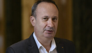 Adrian Câciu, despre achiziția de autoutilitare de către Cancelaria Prim-ministrului: Ridiculizarea unei instituții