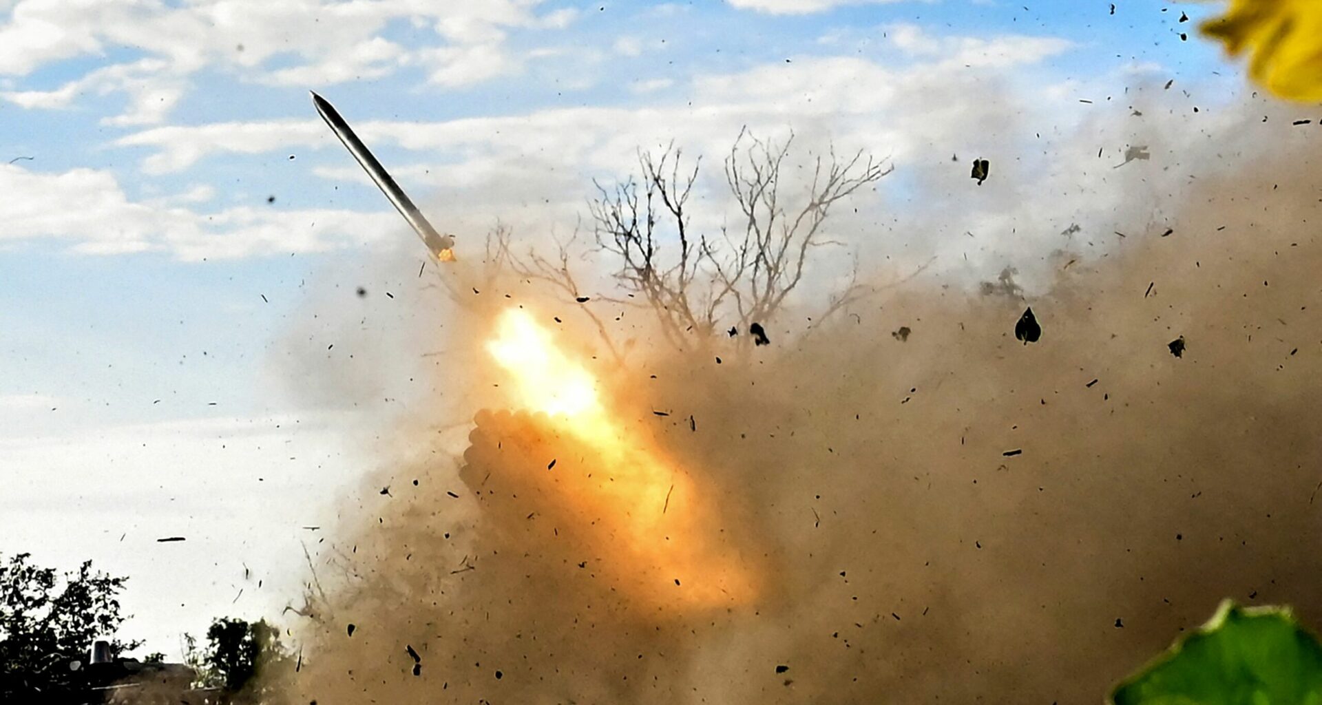 Războiul din Ucraina, ziua 1338. Zelenski solicită prioritate pe lista livrărilor de sisteme Patriot / Atac cu drone asupra Kievului / Trump impune sancțiuni împotriva celor mai mari companii petroliere din Rusia