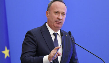 Salariul minim va crește de la 1 ianuarie 2026, „că vrea sau nu vrea doamna Dogioiu”, spune Adrian Câciu