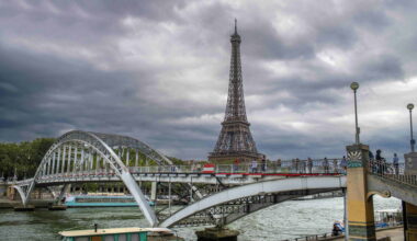 S&P a retrogradat ratingul Franței, invocând instabilitatea politică și incertitudinea bugetară