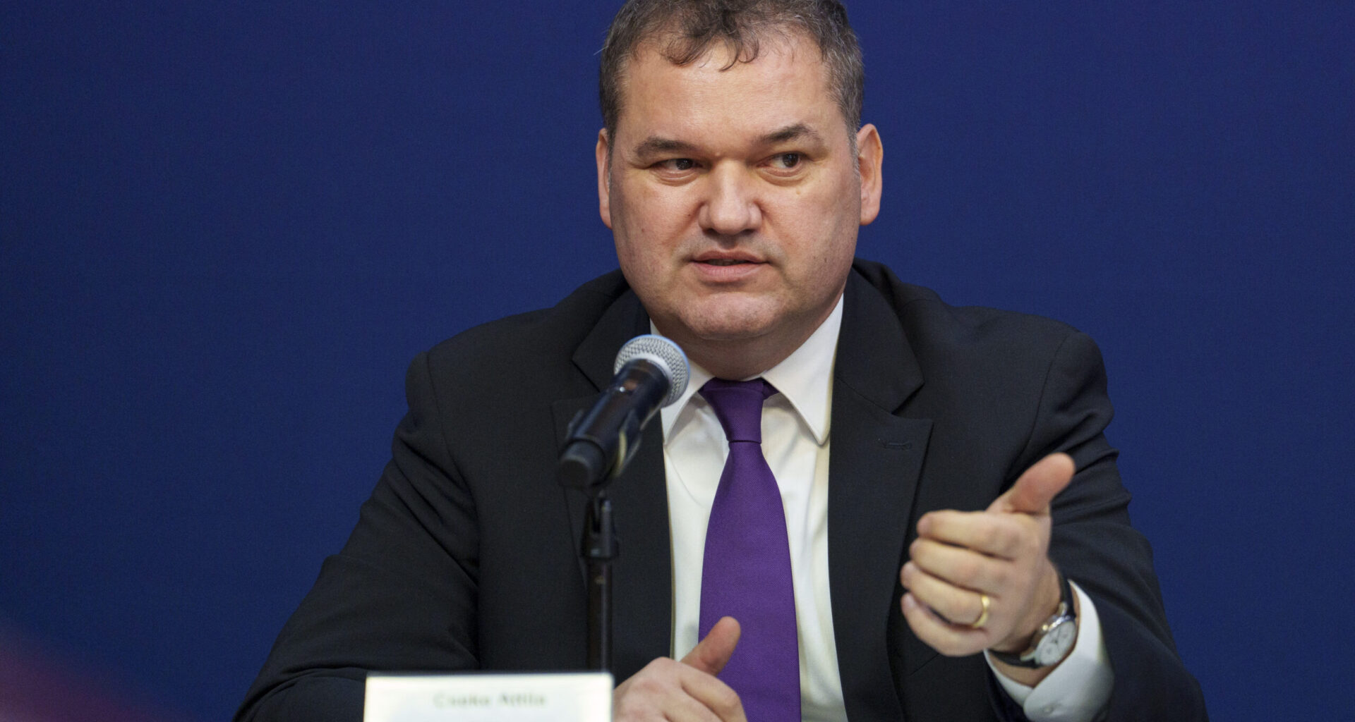 Toate cele patru formațiuni trebuie să accepte un compromis