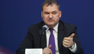 Toate cele patru formațiuni trebuie să accepte un compromis