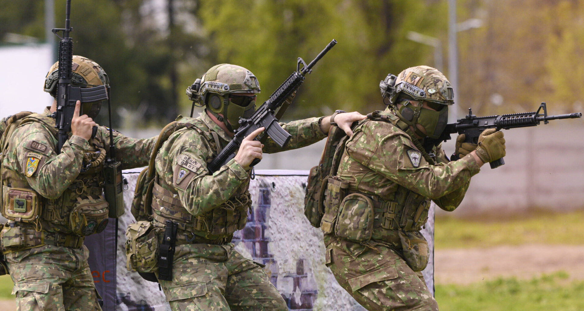 Românii între 18 și 35 de ani vor putea face stagiu militar voluntar