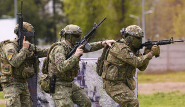 Românii între 18 și 35 de ani vor putea face stagiu militar voluntar