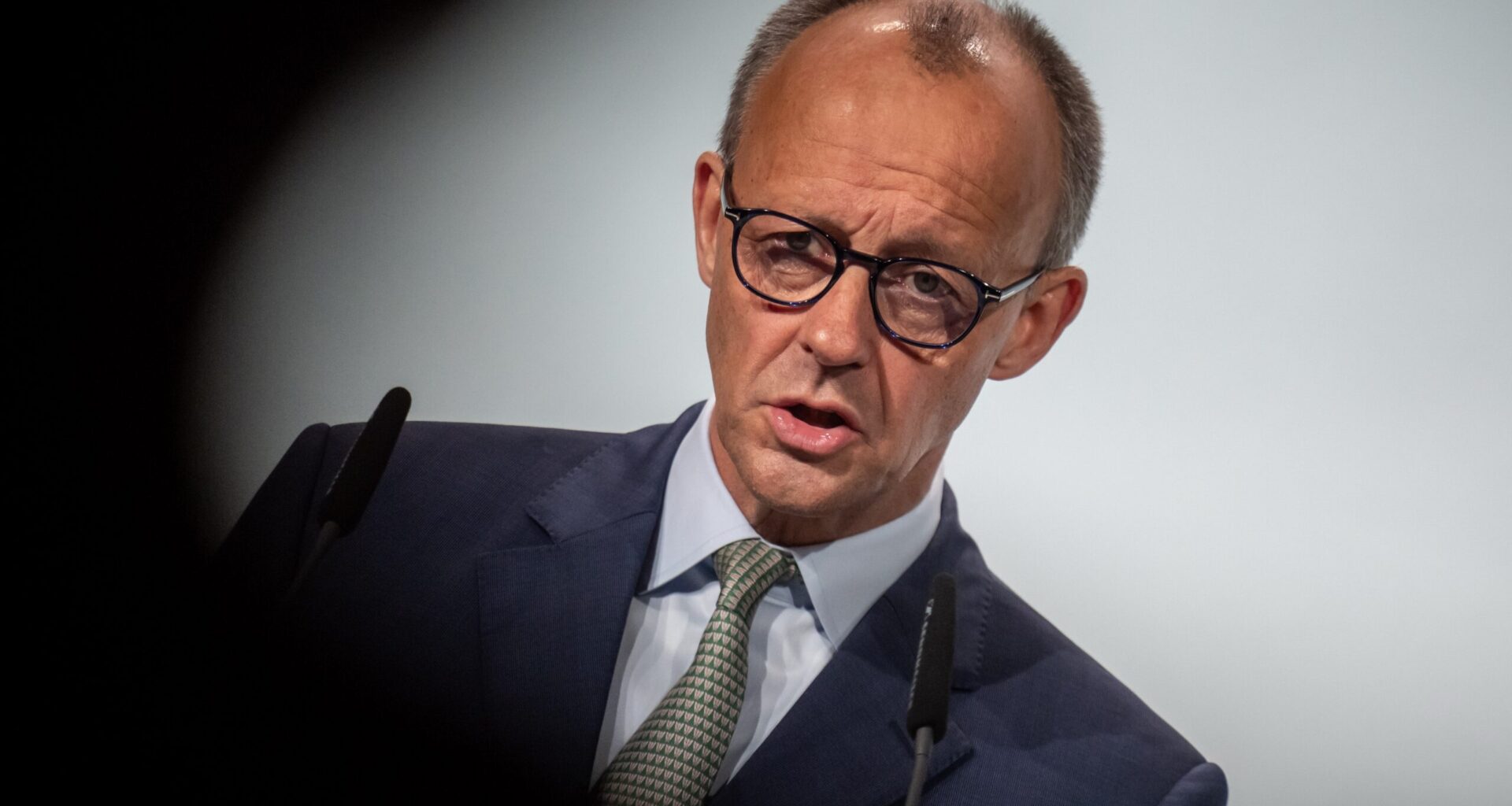 Cancelarul Germaniei l-a criticat dur pe Viktor Orban în cadrul discuțiilor UE privind apărarea