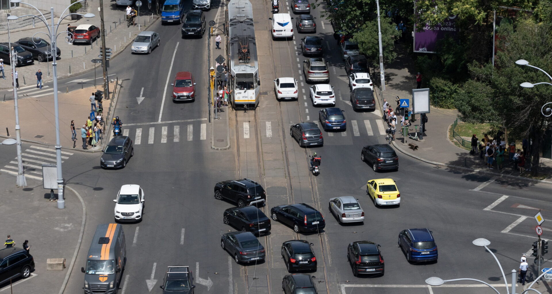 „traficul din orele de vârf s-ar reduce cu peste 150.000 de vehicule”