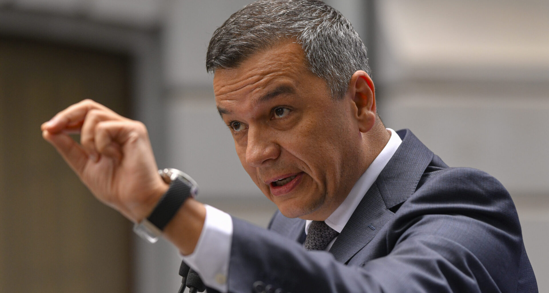 Dacă eşuează Coaliţia, dincolo e un deşert al populismului. Ce spune de salariul minim