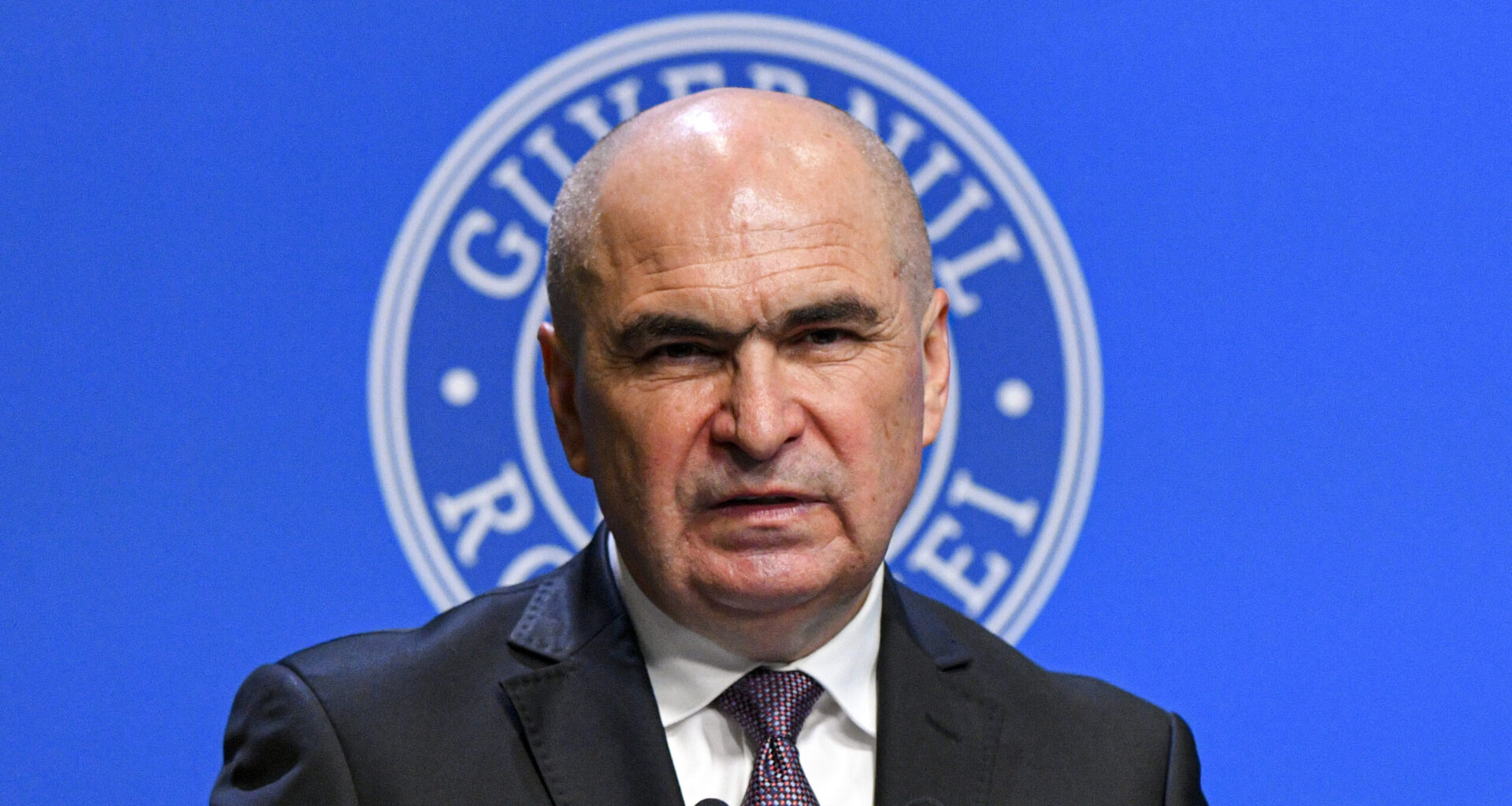 Guvernul Bolojan alocă mai mulți bani partidelor politice decât educației la prima rectificare bugetară