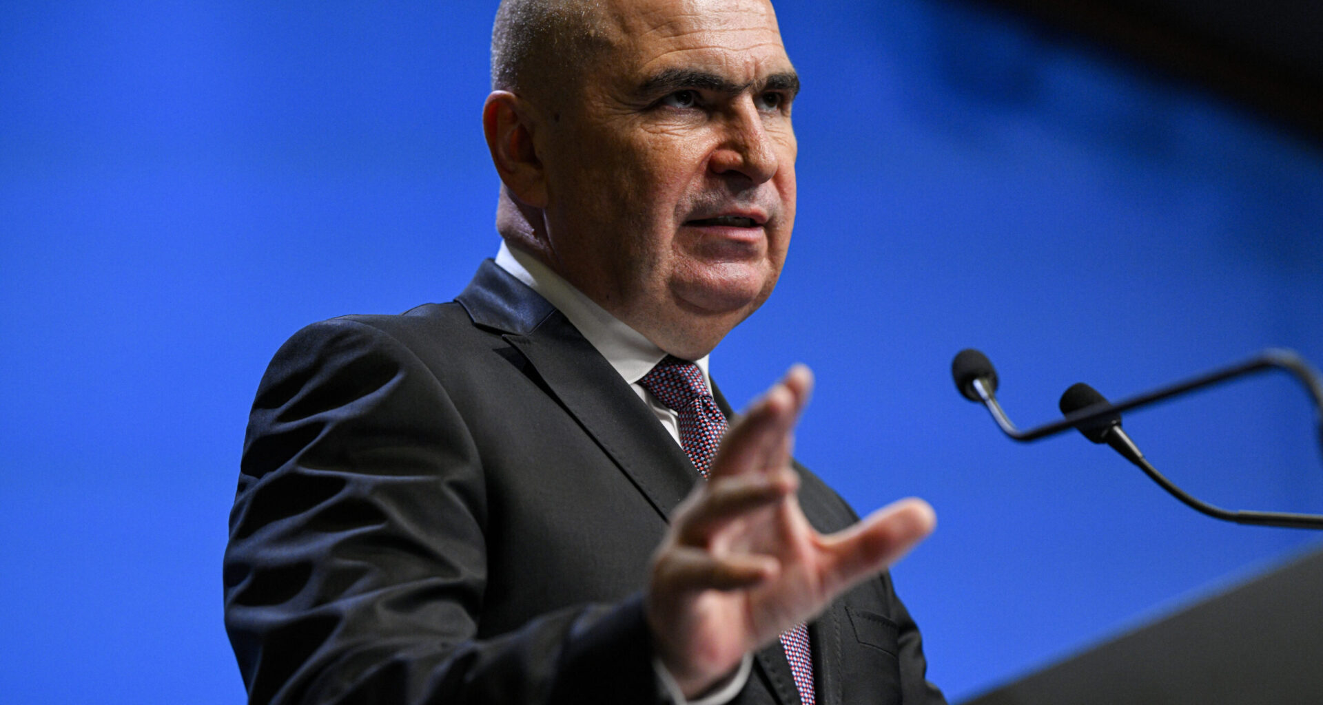 Nu huzuresc! Eu stau în Guvern, acolo doar dorm