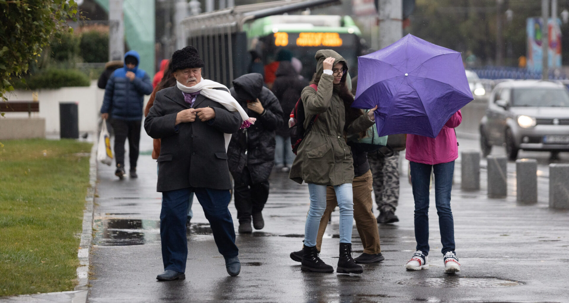 Cod portocaliu de ploi şi vânt puternic
