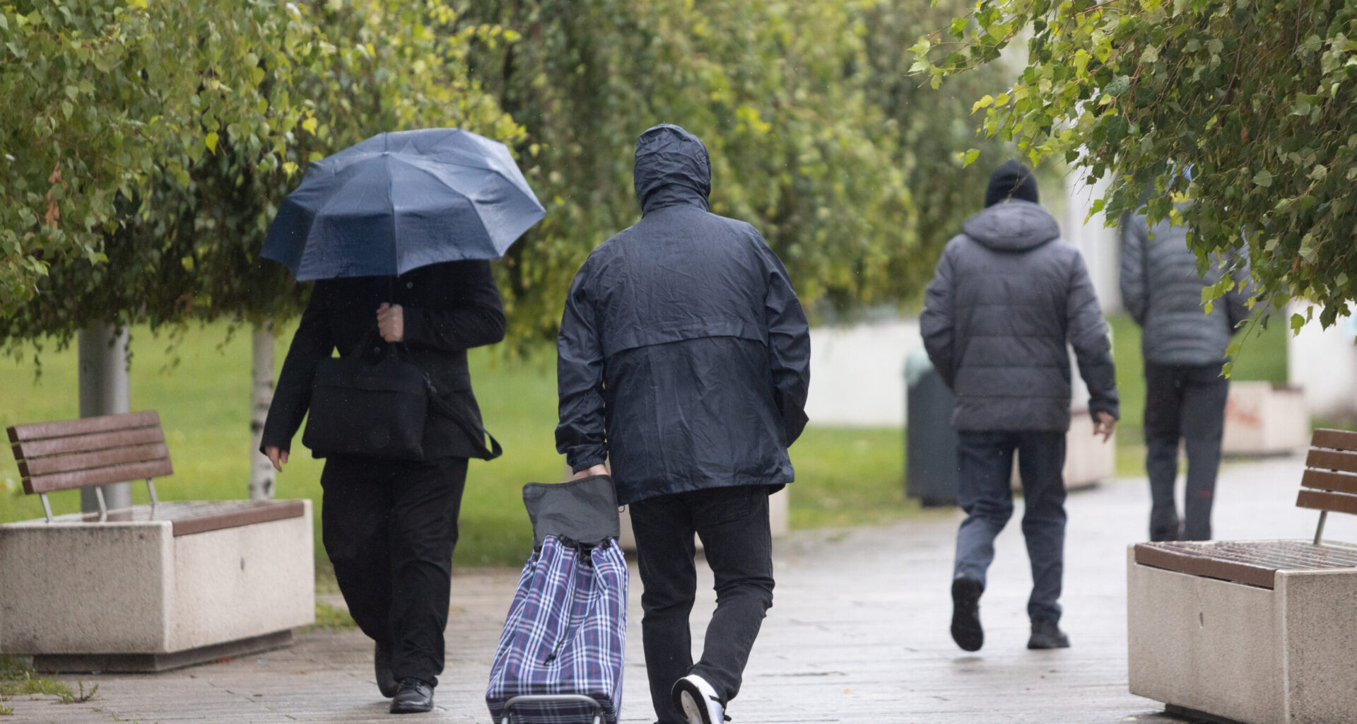 Temperaturi în scădere și ploi abundente la sfârșit de lună