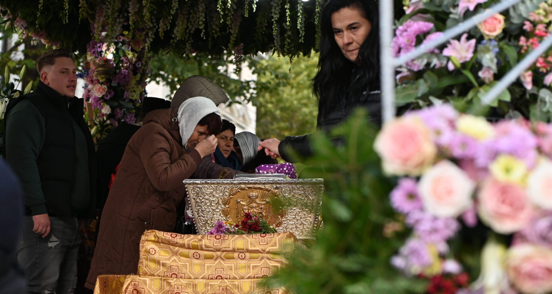 Peste 81.000 de pelerini au vizitat racla cu moaștele Sfintei Cuvioase Parascheva