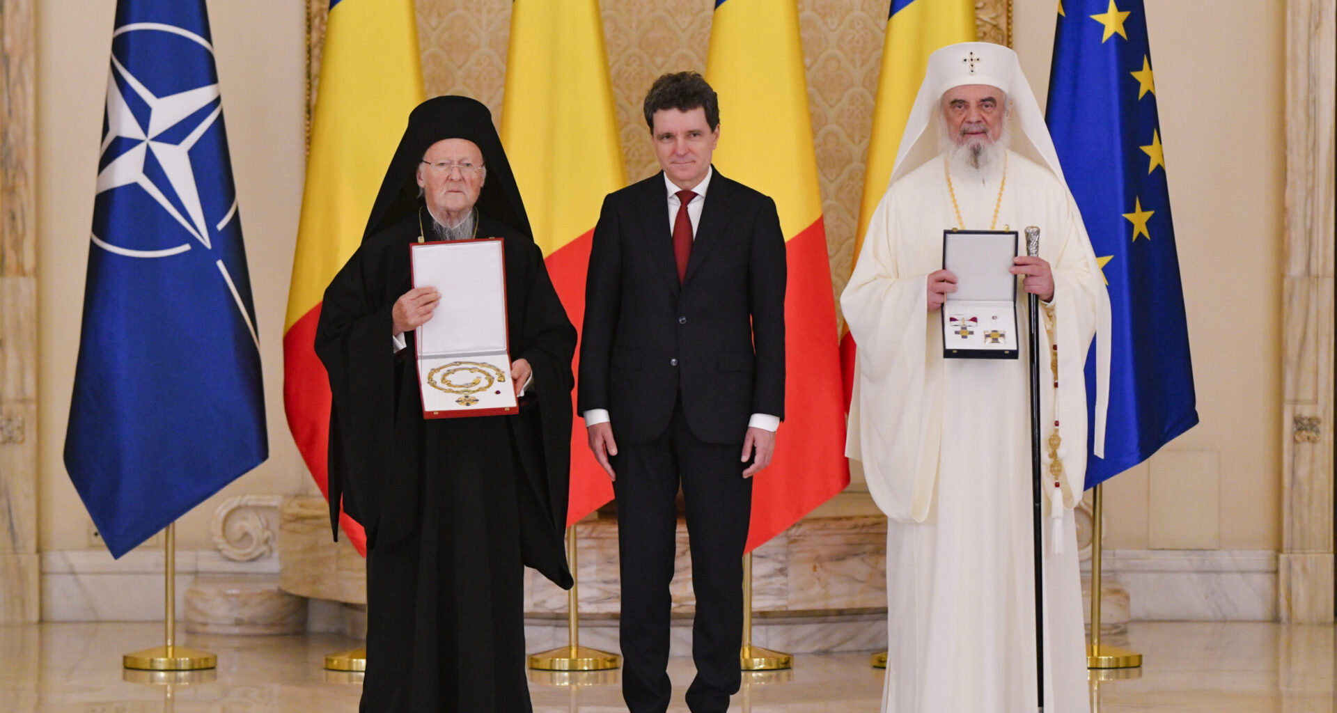 Patriarhul Ecumenic Bartolomeu I și Patriarhia Română, decorați de președintele Nicușor Dan la Palatul Cotroceni