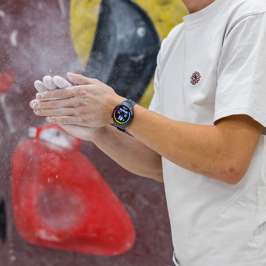 Campionul la escaladă, Darius Râpă, își duce performanțele la următorul nivel cu noul HUAWEI WATCH GT 6 PRO: „modurile de antrenament avansate mă ajută să-mi urmăresc progresul atât în antrenamentele din sală, cât și în aer liber”.
