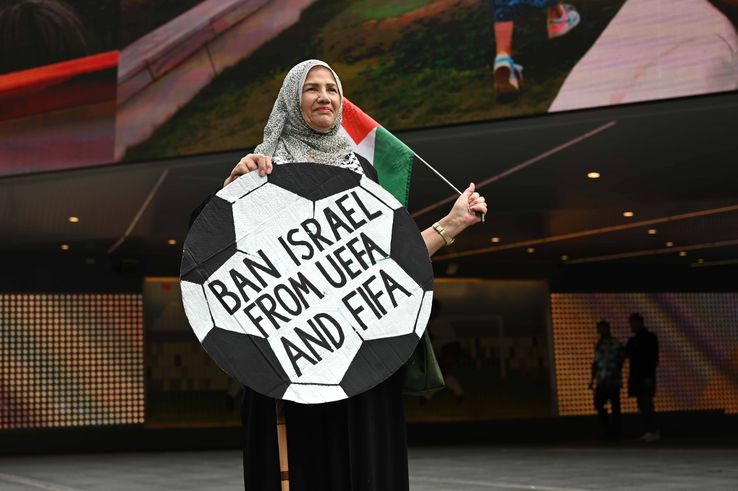 Protest în fața stadionului Wembley / Foto: Imago