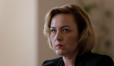 Sora fostului ministru PSD de Interne Carmen Dan, suspectă într-un caz de înșelăciune cu un prejudiciu de 1,3 milioane euro / Cristi Borcea ar putea fi audiat ca martor în dosar (surse) / Carmen Dan, audiată la Parchet: “Nu eram apropiate”