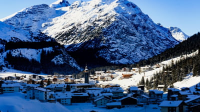 Cazare gratuită și salarii de 3.000 de euro în destinații de lux. Ce calificări sunt cerute la ofertele disponibile și pentru români