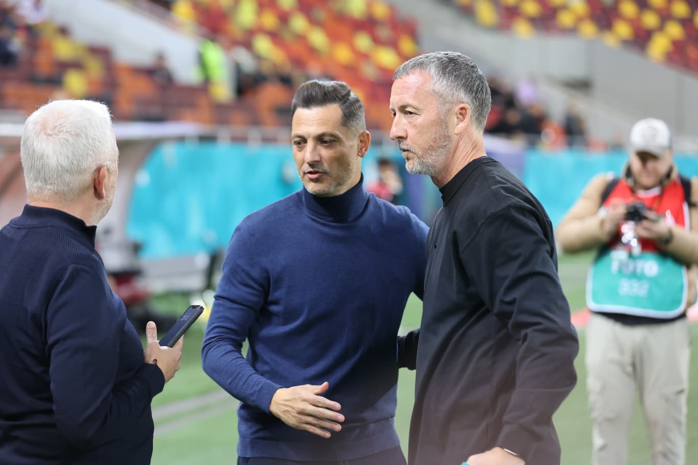 Ce au făcut Meme Stoica și Mirel Rădoi când s-au întâlnit pe gazon înainte de FCSB – Universitatea Craiova