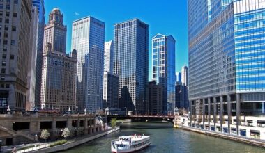 Trump îndeamnă să fie trimiși în închisoare primarul oraşului Chicago şi guvernatorul statului Michigan