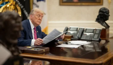 Trump denunţă un ”truc murdar”, după ce Canada retrage o campanie publicitară televizată împotriva taxelor vamale cu citate dintr-un discurs suţinut în 1987 de republicanul Reagan