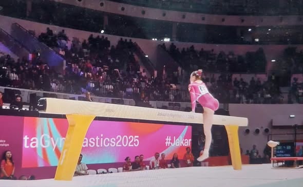 Dramă pentru Sabrina Voinea în finala de la bârnă de la Campionatul Mondial! Gimnasta a căzut și nota a fost un dezastru!