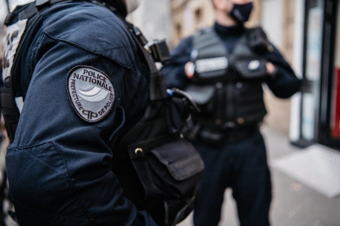 politie franta paris E-gULj6X0AE-vXb
