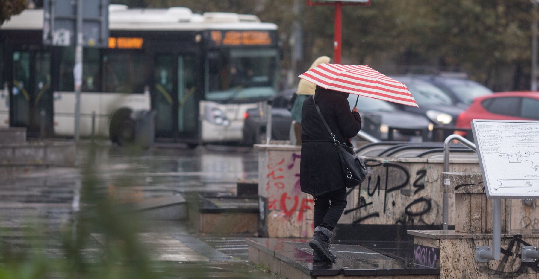vreme, ploaie, meteo, iarna, Bucuresti, oameni