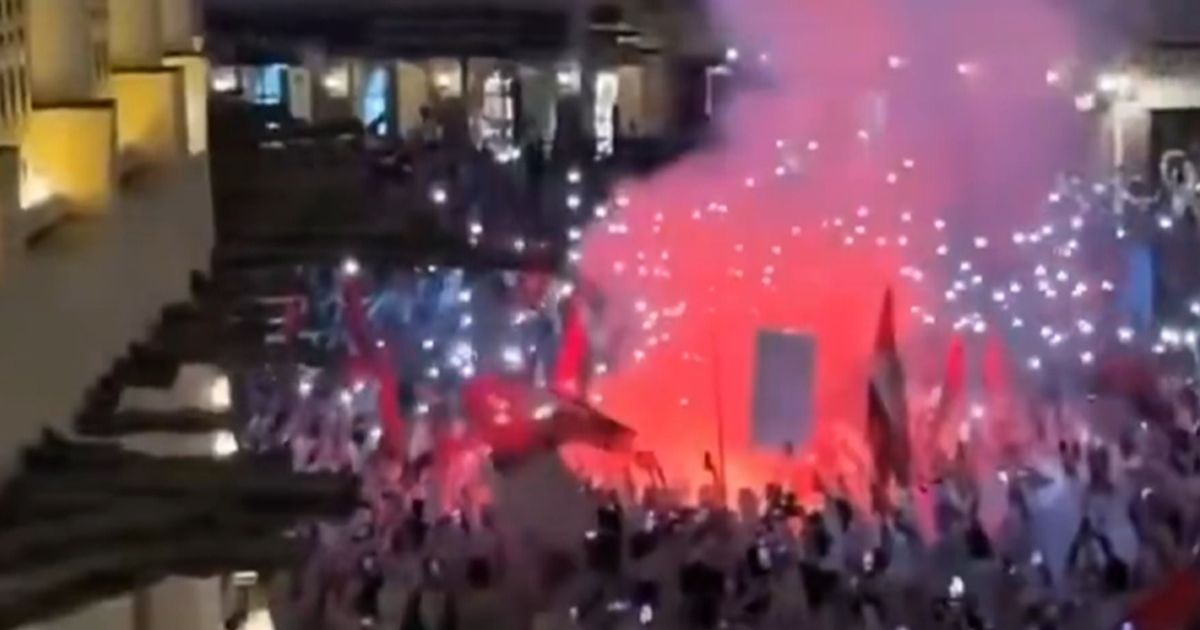 Olăroiu a scos oamenii în stradă VIDEO. Nebunie în Emiratele Arabe Unite, după victoria cu Oman: „Fanii te iubesc!”