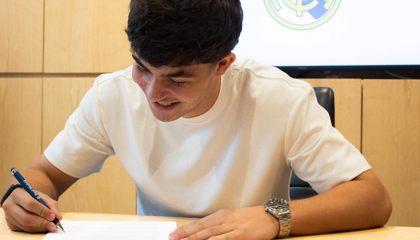 Fotbalistul român a semnat cu Real Madrid! Anunțul oficial