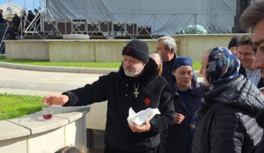 Gigi Becali a ajuns la pelerinajul de zeci de mii de oameni de la Iaşi. Cum a fost primit miliardarul la moaştele Sfintei Parascheva