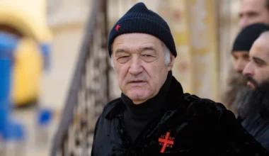 Gigi Becali a intervenit fără milă la pauză! A dat afară doi fotbaliști din echipa FCSB după 45 de minute cu Craiova, deși unul dintre ei a fost eroul campioanei