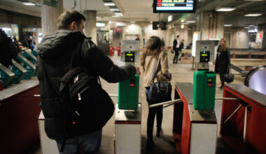 Metrorex ar putea restricționa plata cu cardul la turnicheți. După acuzațiile de trucare a licitației, compania a suspendat licitația pentru serviciile bancare