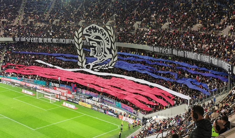 Galeria roș-albastră a celor de la FCSB pe Arena Națională din București.