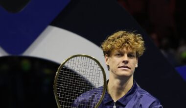 Cel mai mare premiu din istorie! Jannik Sinner l-a învins categoric pe Alcaraz în finala Six Kings Slam și a primit o rachetă din aur » Suma fabuloasă obținută de italian
